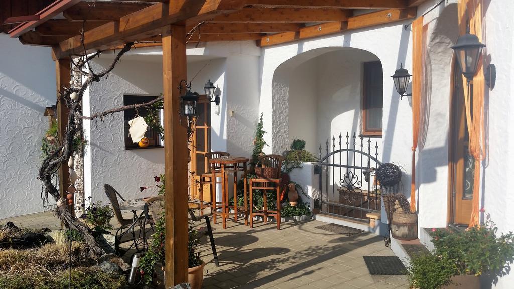 Hotel Garni Huegellandhof Neuhaus am Klausenbach Экстерьер фото