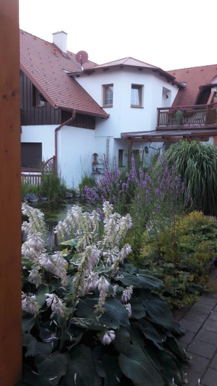 Hotel Garni Huegellandhof Neuhaus am Klausenbach Экстерьер фото